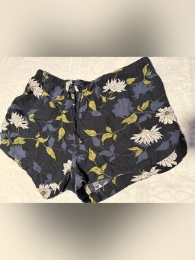 RVCA Navy Floral Print women Shorts with White & Olive Accents size XL